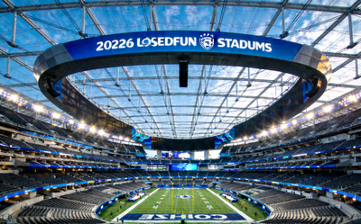 洛杉矶SoFi体育场内部全景，2026世界杯重要赛场，拥有可开合屋顶